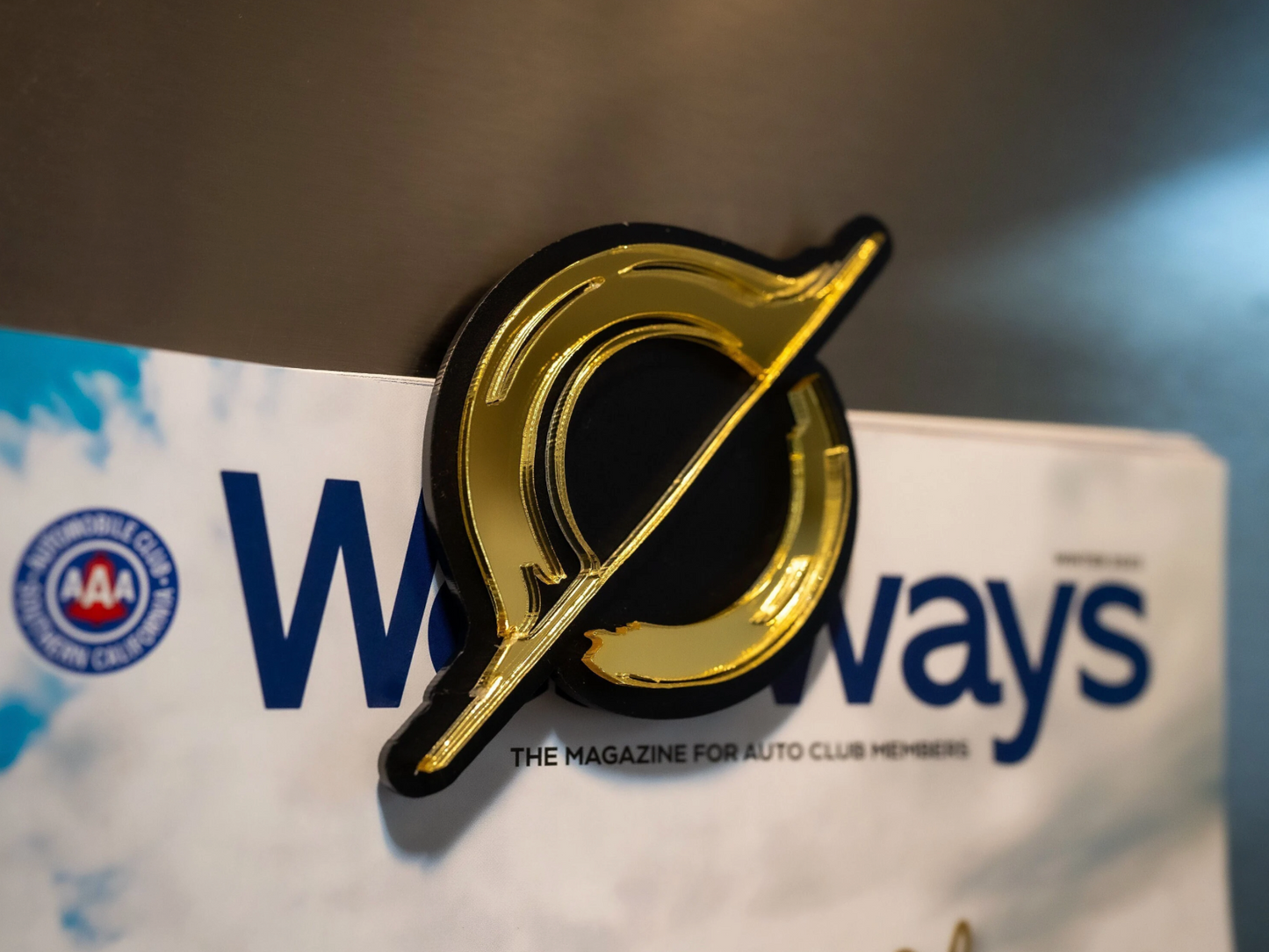 Black Hole Mirror Magnet