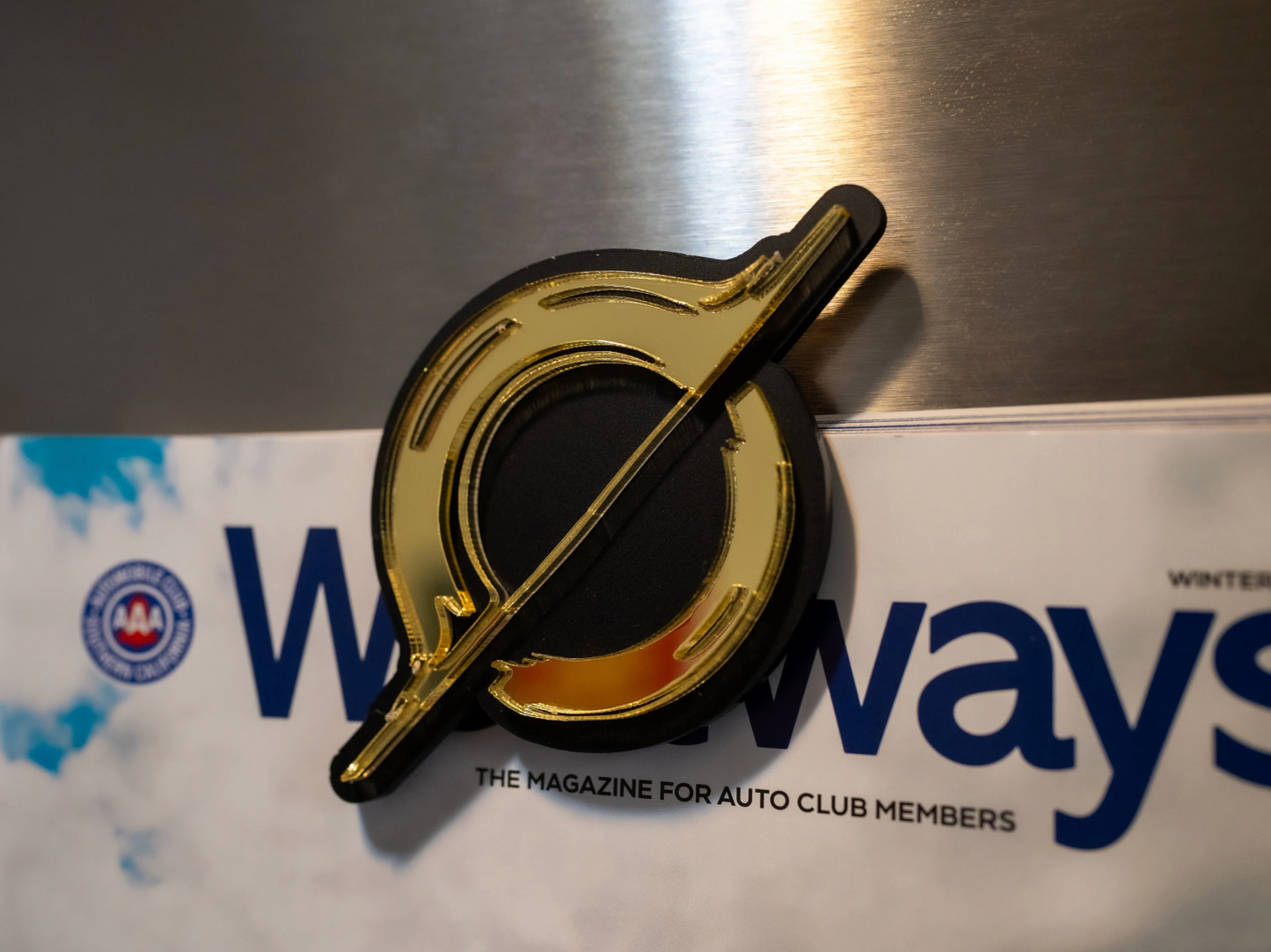 Black Hole Mirror Magnet
